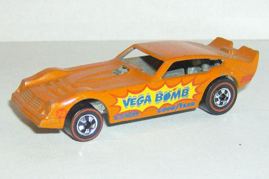1975 Hot Wheels Vega Bomb item 7658 in orange Flying Colors decoration