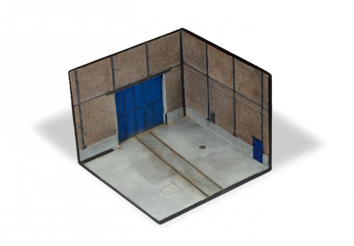 Vallejo SC116 1:72 Factory Corner Diorama Base – 15 x 15 cm