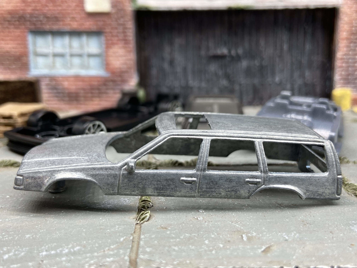 Kit DIY Hot Wheels Volvo 850 Estate desmontado y preparado para personalización