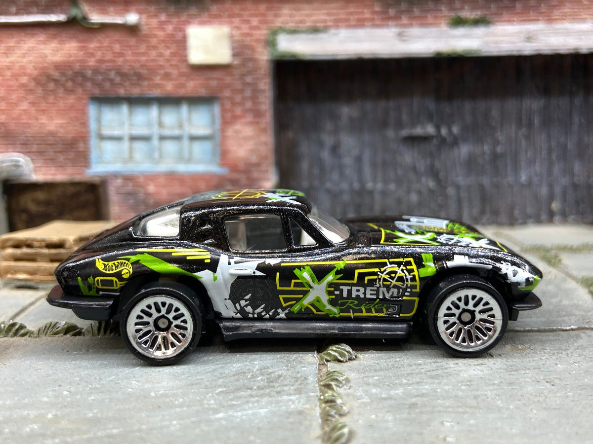 Loose Hot Wheels - Chevy Corvette Stingray - Black and Green Extreme Rides Livery