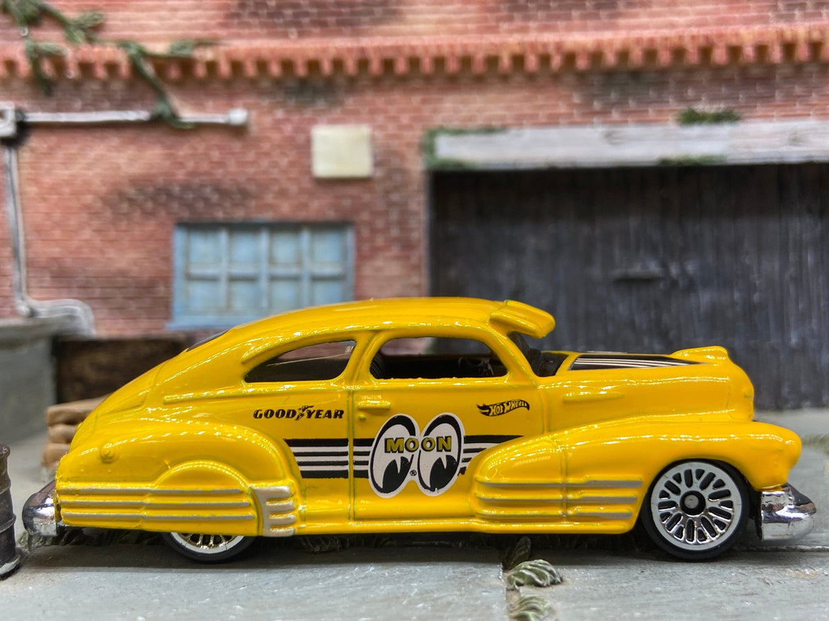 Loose Hot Wheels - 1947 Chevy Fleetline - Yellow Mooneyes Livery