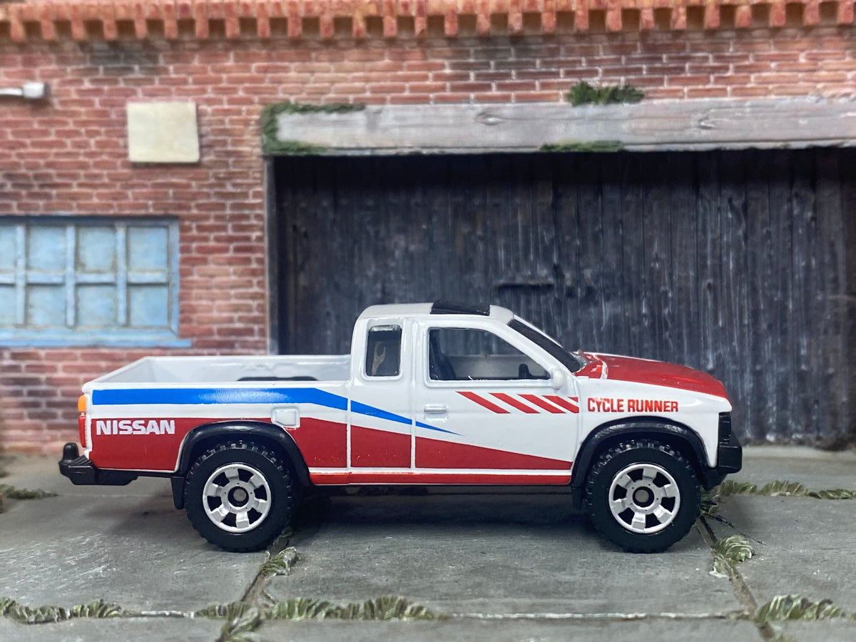 Matchbox 1995 Nissan Hardbody 4X4 Off Road Truck in White, Red and Blue, loose diecast car