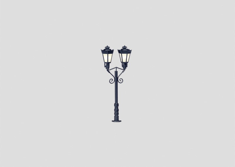 Märklin 72805 HO scale double park light with two lanterns on a black decorative post