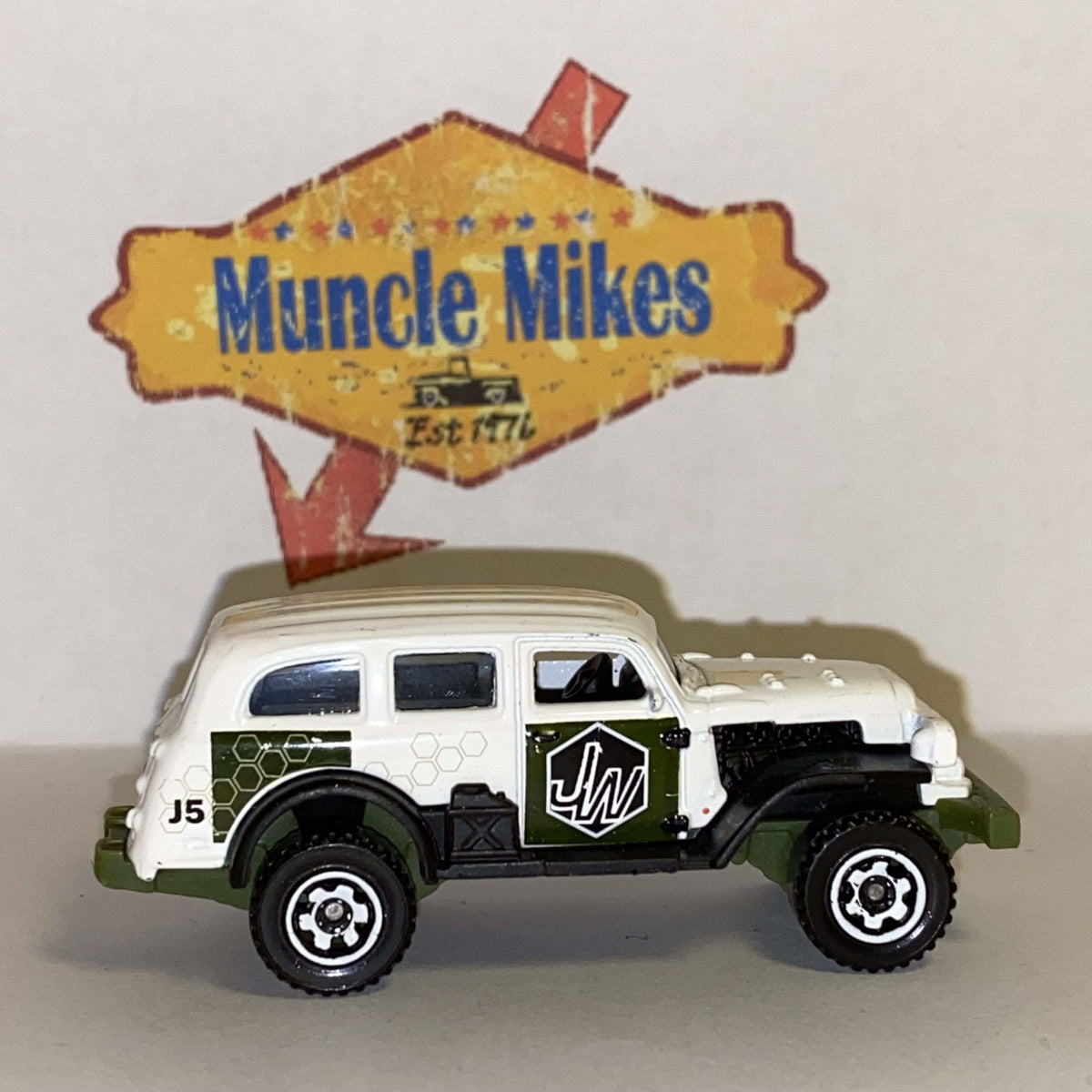 Matchbox 2015 Jurassic World Jungle Crawler