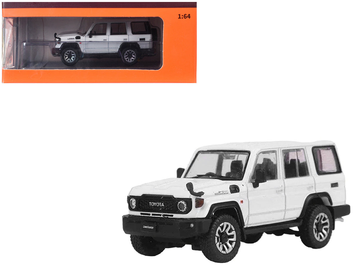White GCD Toyota Land Cruiser J76 KS-081-458 and its packaging; the listing explicitly identifies this model as right-hand drive
