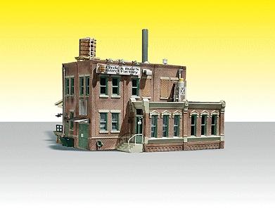 Woodland Scenics BR4924 Clyde & Dale's Barrel Factory - Built & Ready - N Scale - product image