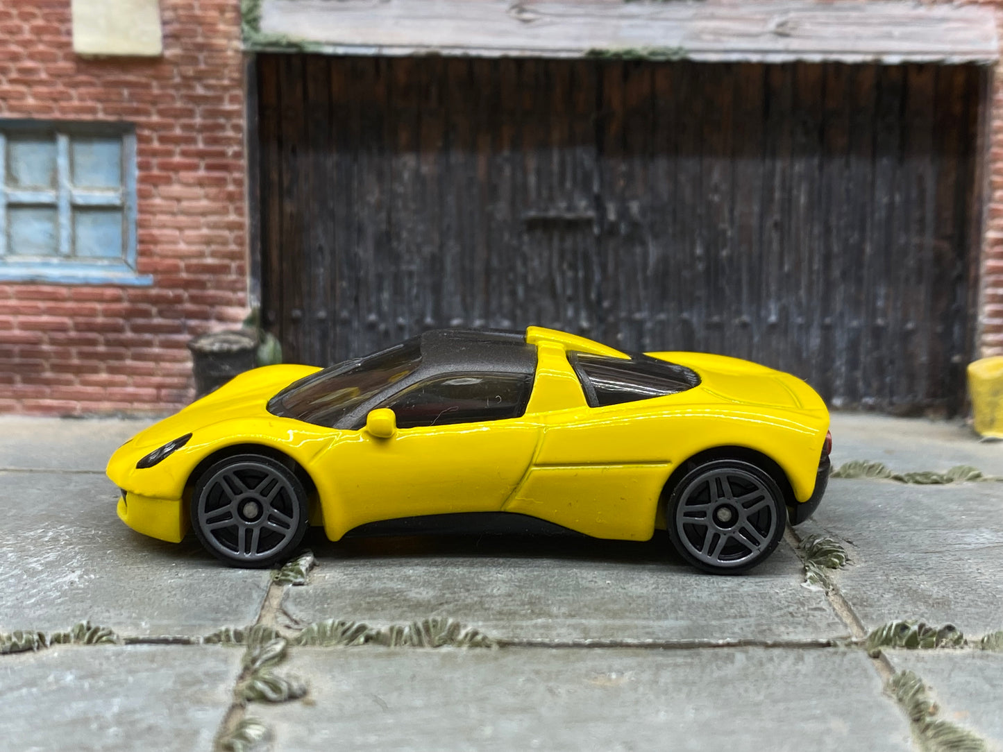 Loose Hot Wheels - GMA T.33 - Yellow