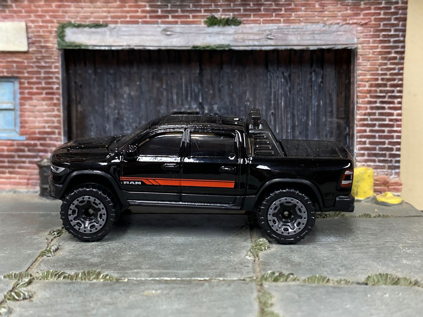 Loose Hot Wheels - 2023 Dodge Ram 1500 4x4 Truck - Black and Red