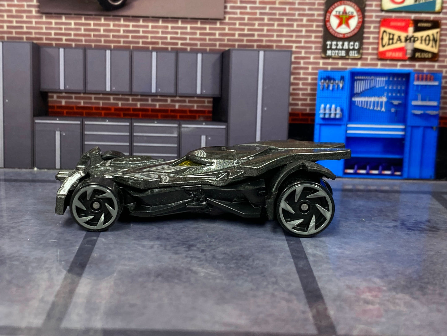 Loose Hot Wheels - Batman Batmobile Justice League - Dark Gray