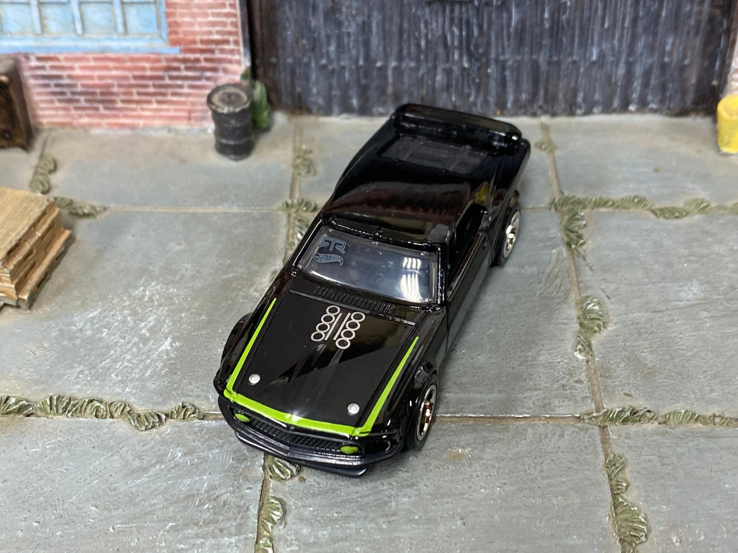 Custom Hot Wheels - 1969 Ford Mustang Boss 302 - Black and Green - Chrome Mag Wheels - Rubber Tires
