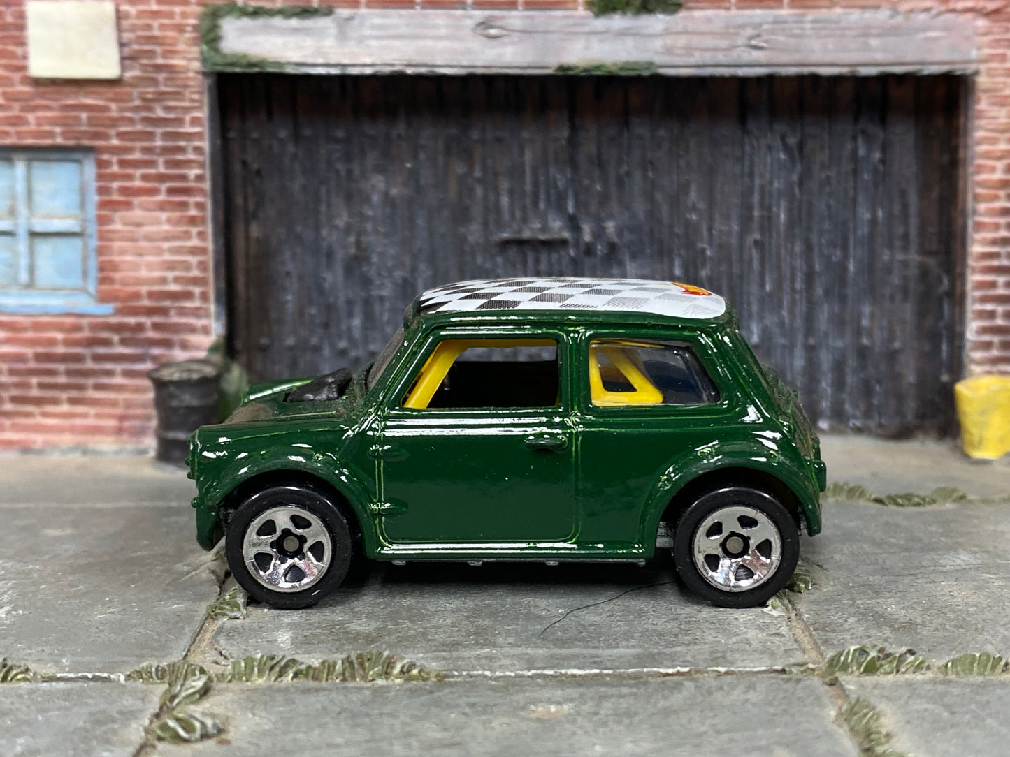 Loose Hot Wheels - Morris Mini - Green Checkerd Flag