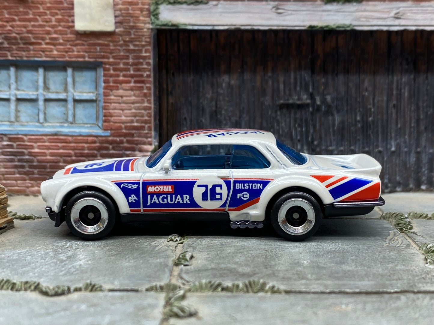 Loose Hot Wheels - Jaguar XJC V12 Coupe - White, Blue and Red