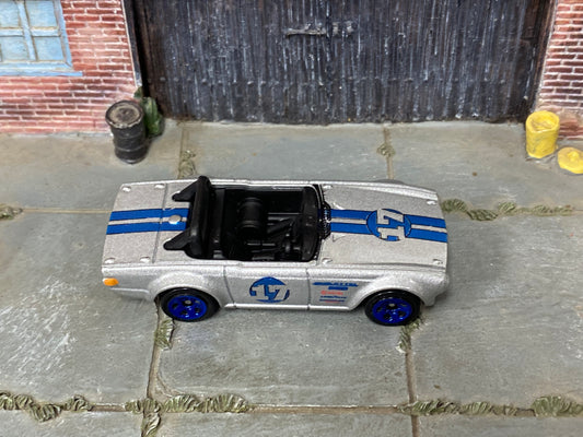 Loose Hot Wheels - Triumph TR6 - Silver and Blue 17