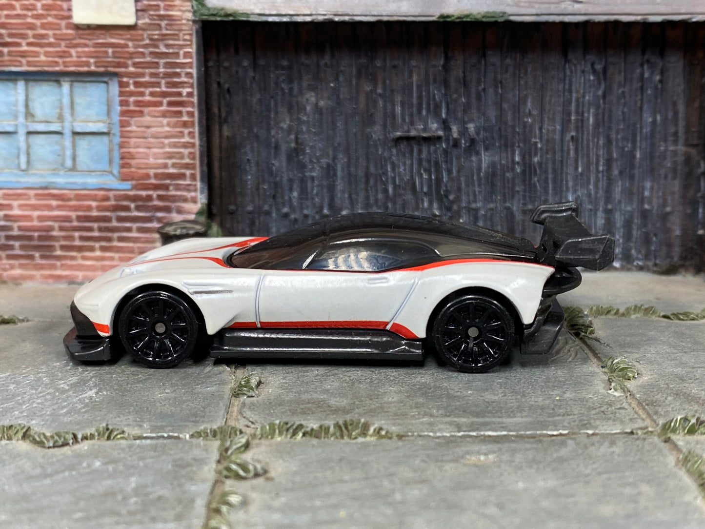 Loose Hot Wheels - Aston Martin Vulcan - White and Red
