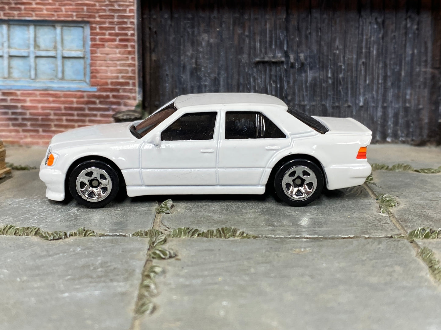 Loose Hot Wheels - Mercedes-Benz 560 SEC AMG - White