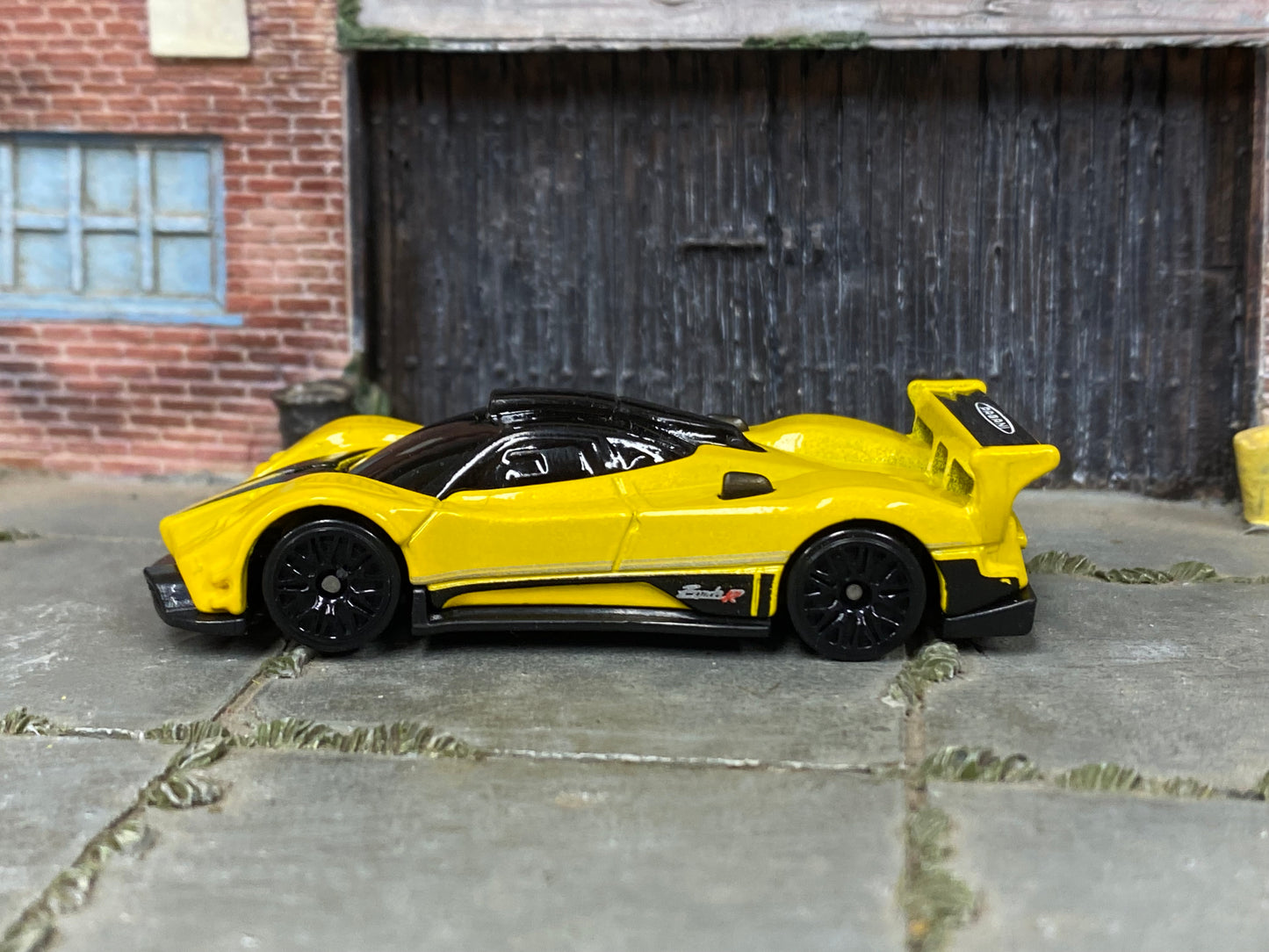 Loose Hot Wheels - Pagani Zonda R - Yellow