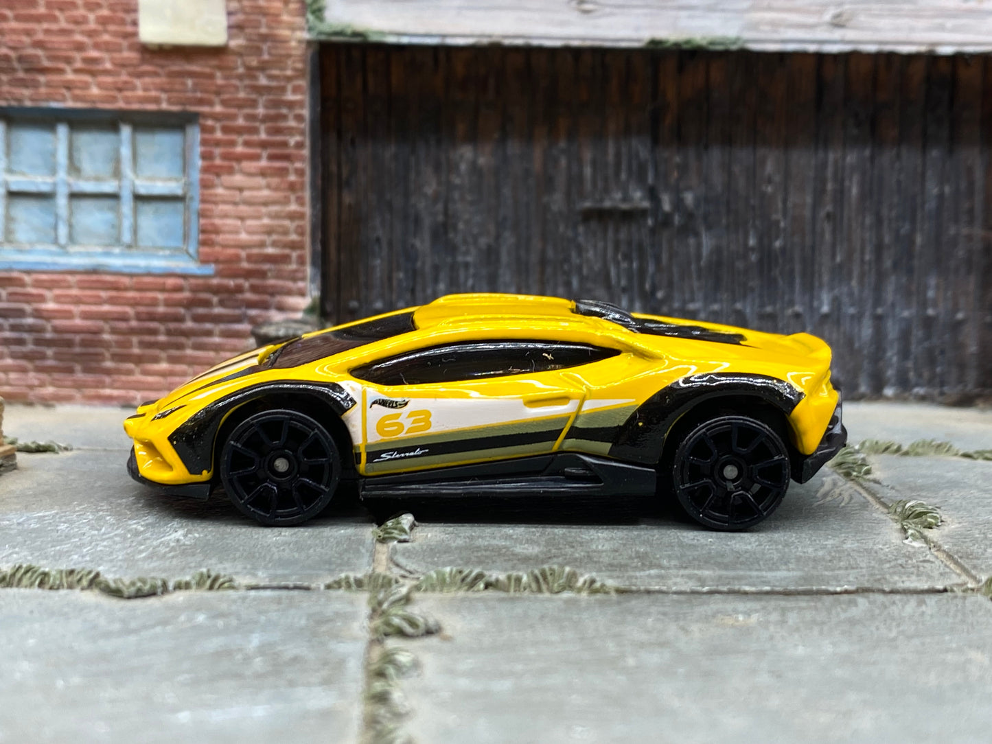 Loose Hot Wheels - Lamborghini Huracan Sterrato - Yellow and Black