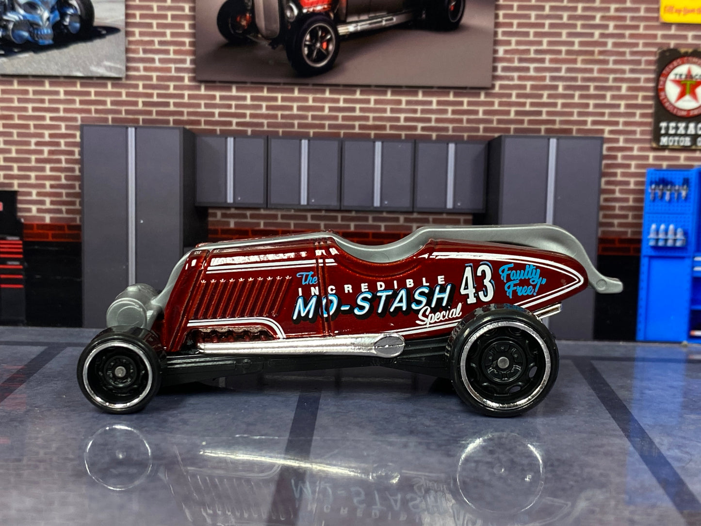 Loose Hot Wheels - Mo-Stash Hot Rod - Red and Gray 43