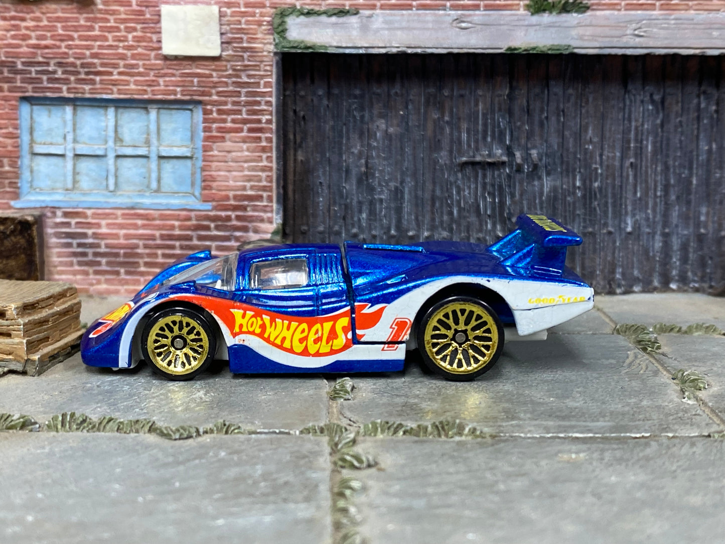 Loose Hot Wheels - Sol-Aire CX4 Race Car - Hot Wheels Blue (Gold Wheels)