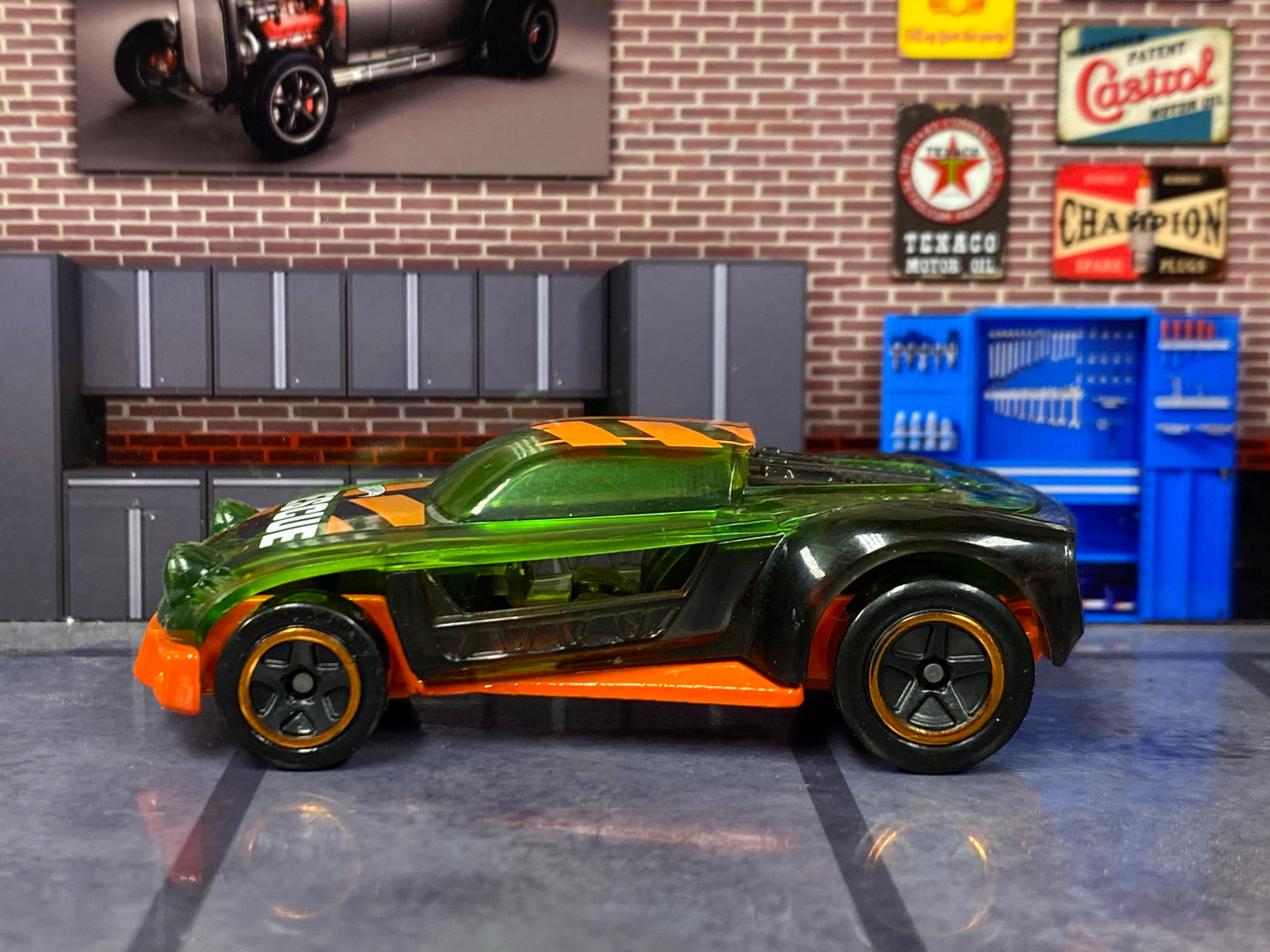 Loose Hot Wheels - Lightnin Bug - Green and Orange Rescue