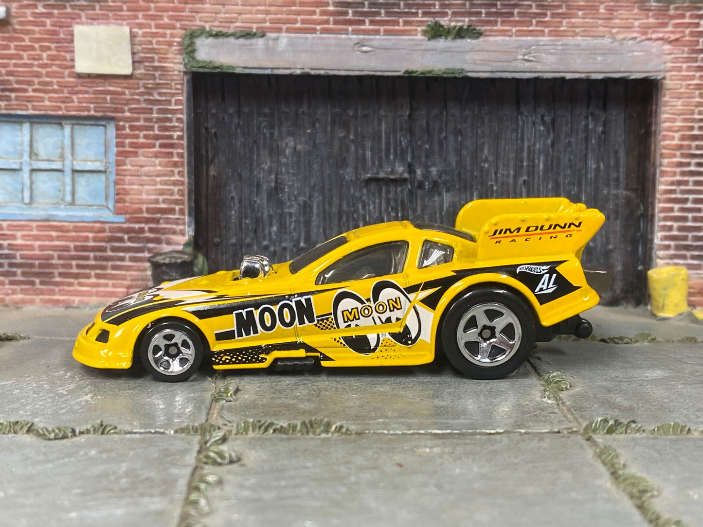 Loose Hot Wheels - 2010 Ford Mustang Funny Car Dragster - Yellow Moon Eyes