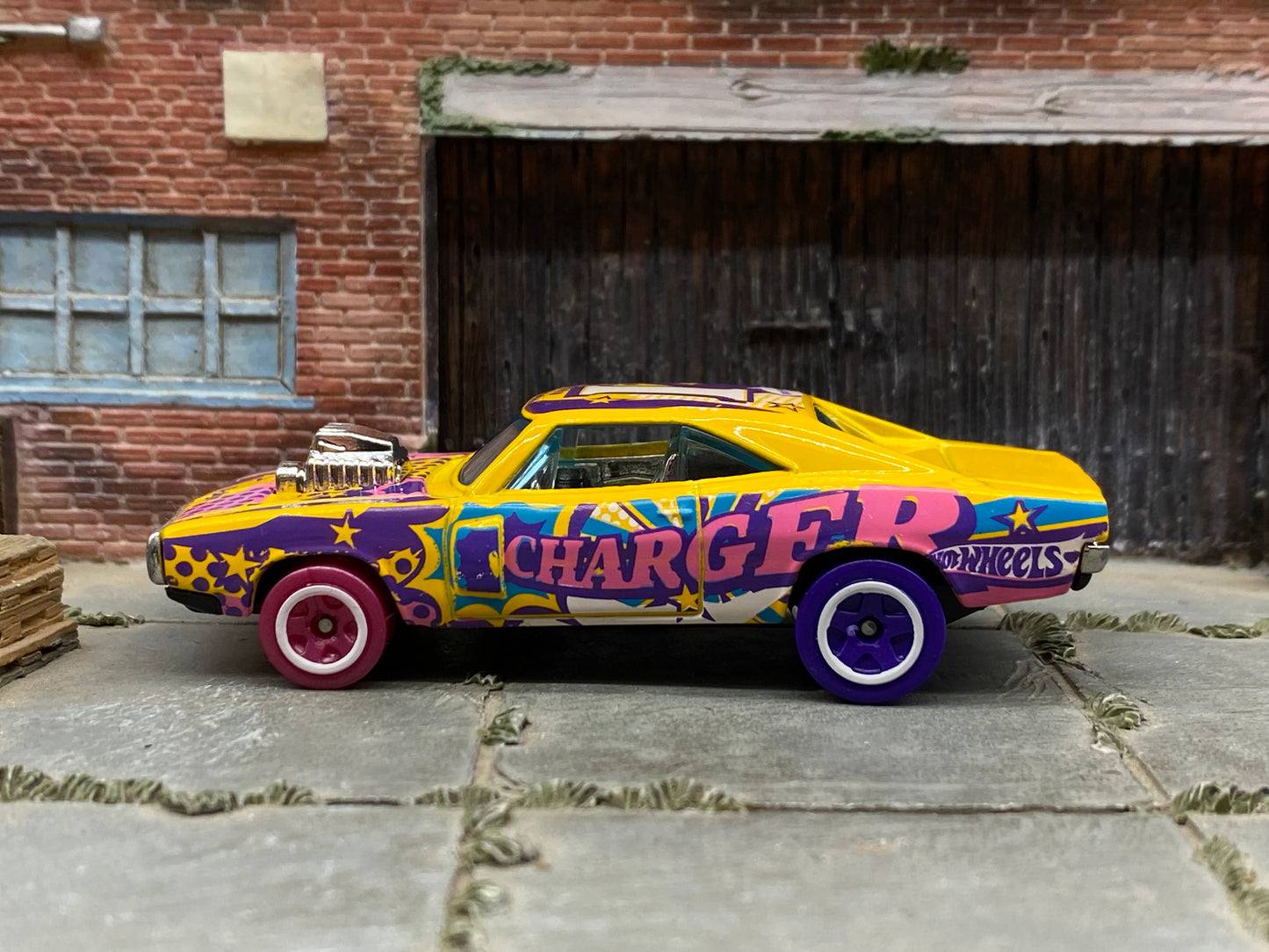 Loose Hot Wheels 1970 Dodge Charger – Yellow Art Car | Supercharged Mopar Muscle