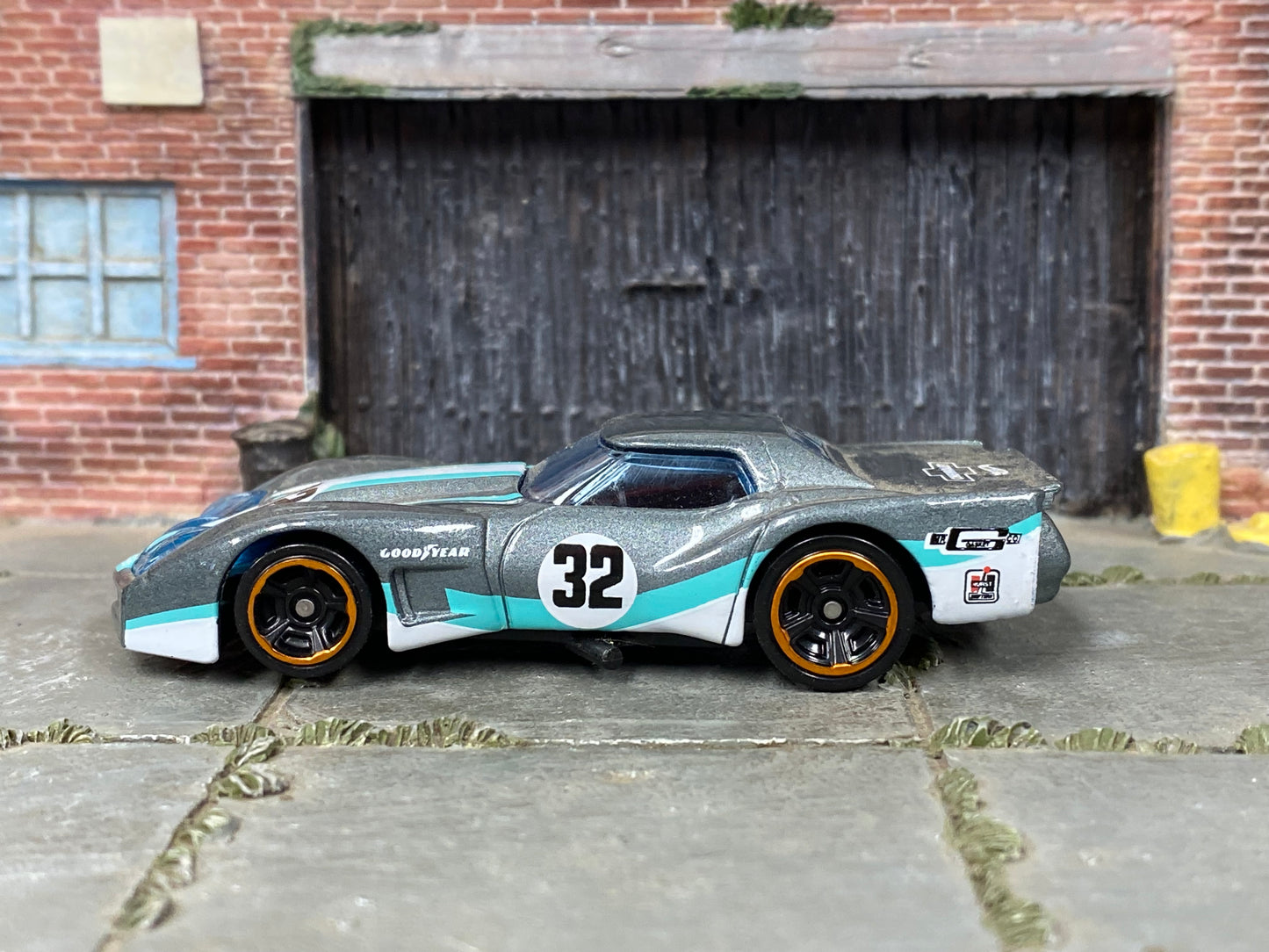 Loose Hot Wheels - 1976 Chevy Corvette Greenwood - Gray, Blue and White