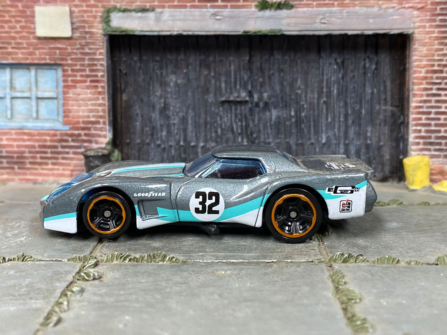 Loose Hot Wheels - 1976 Chevy Corvette Greenwood - Gray, Blue and White