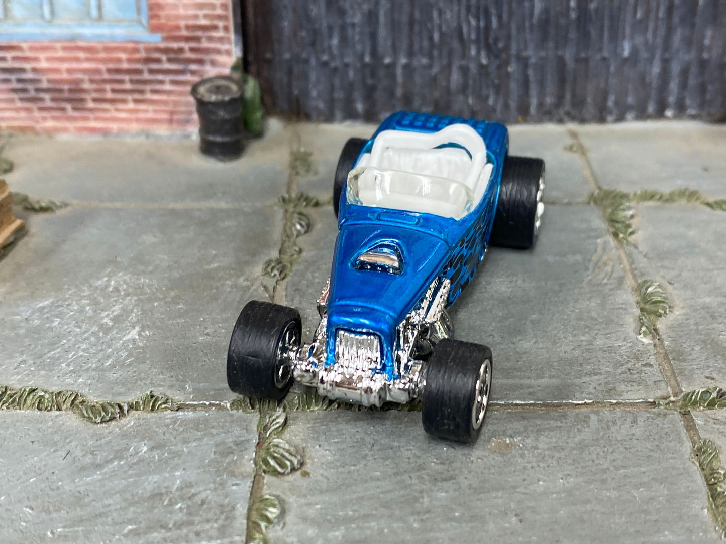 Custom Hot Wheels - 1932 Ford Roadster - Blue with Tribal Flames - Chrome Mag Wheels - Rubber Tires