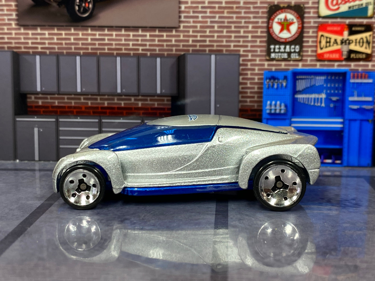 Loose Hot Wheels - 2002 Autonomy Concept - Blue and Silver