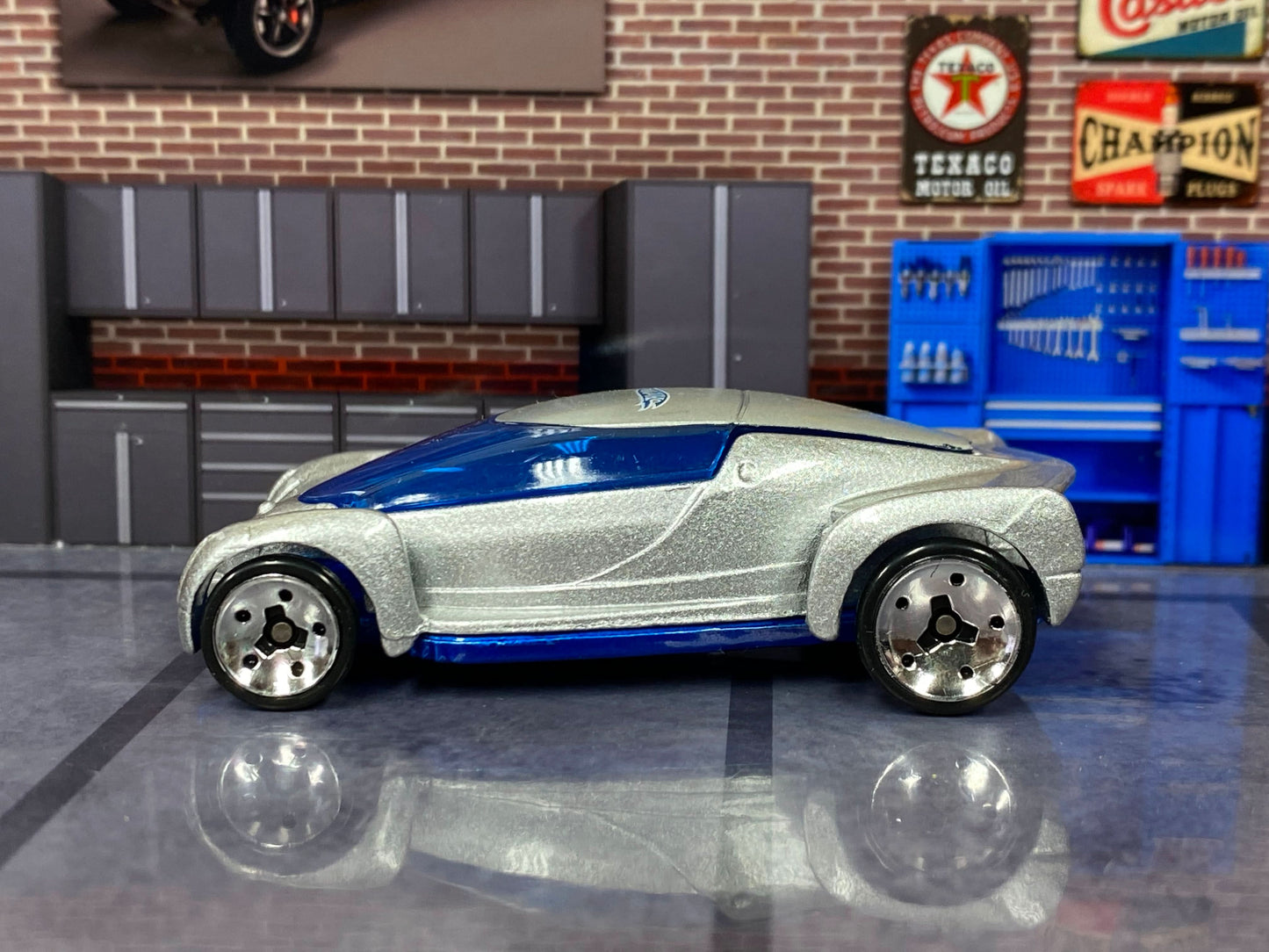 Loose Hot Wheels - 2002 Autonomy Concept - Blue and Silver