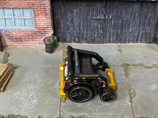 Loose Hot Wheels - Wheelie Chair Wheelchair - Black and Gold