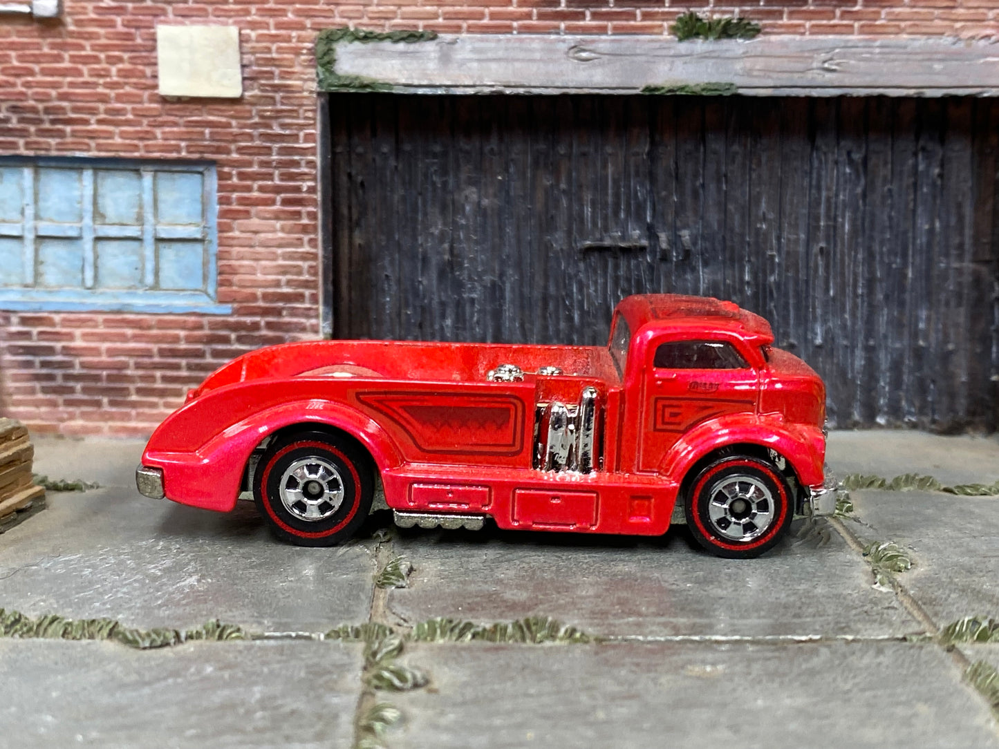 Loose Hot Wheels - Mig Rig Mobile Repair Truck - Red with Redline Wheels