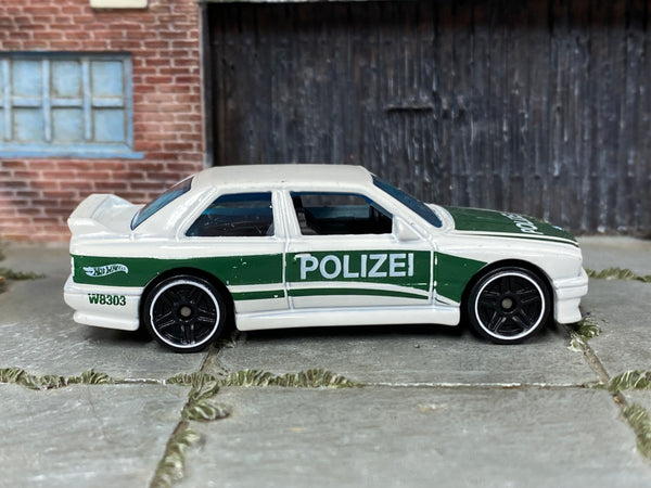 Hot Wheels ’92 BMW M3 white and green Polizei — right side view