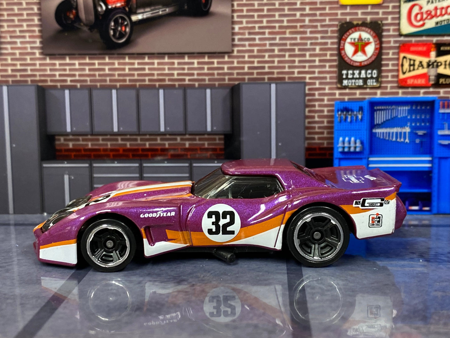 Loose Hot Wheels - 1976 Chevy Corvette Greenwood - Purple, Orange and White 32