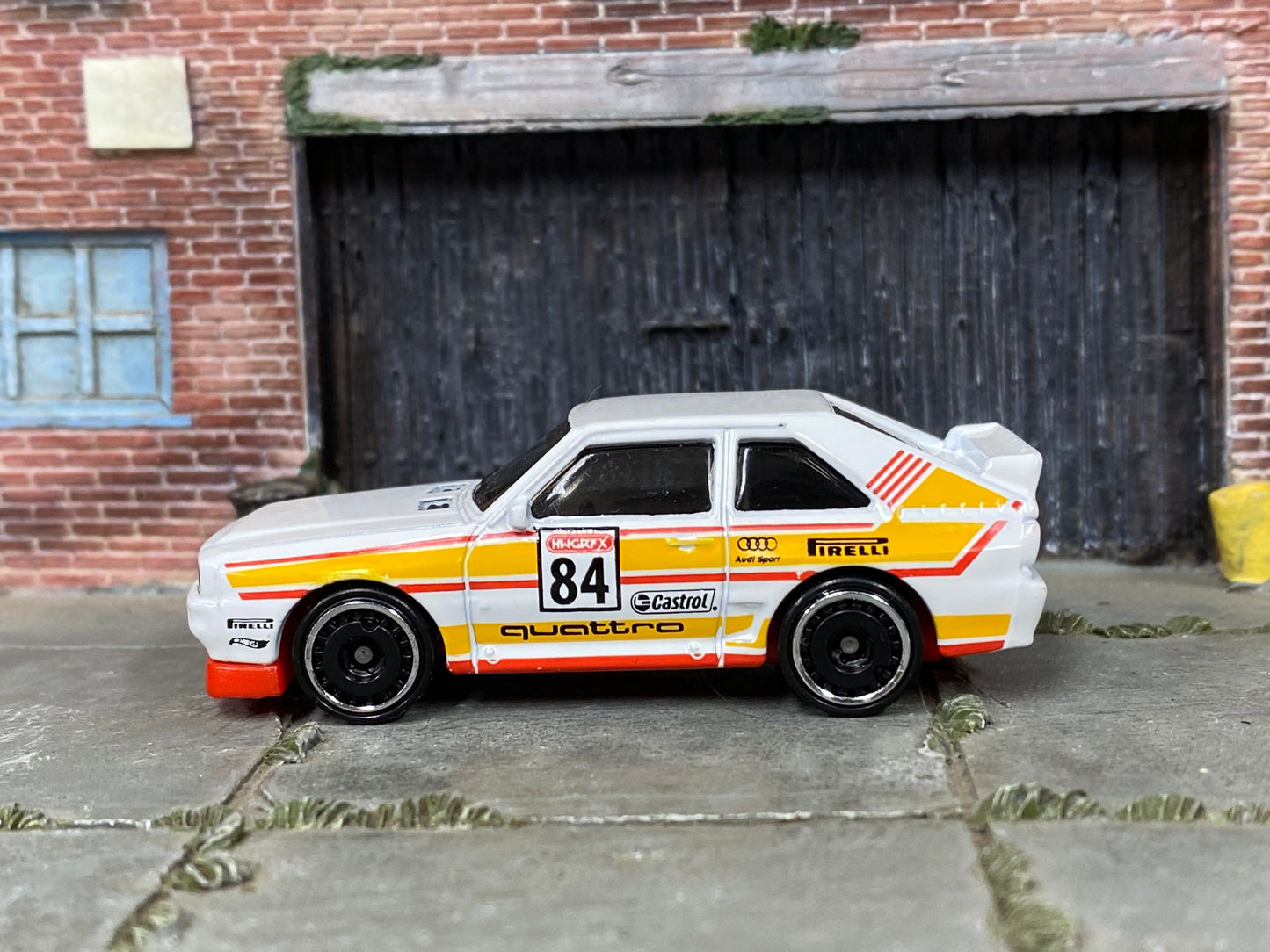 Loose Hot Wheels - 1984 Audi Sport Quattro - White and Yellow #84
