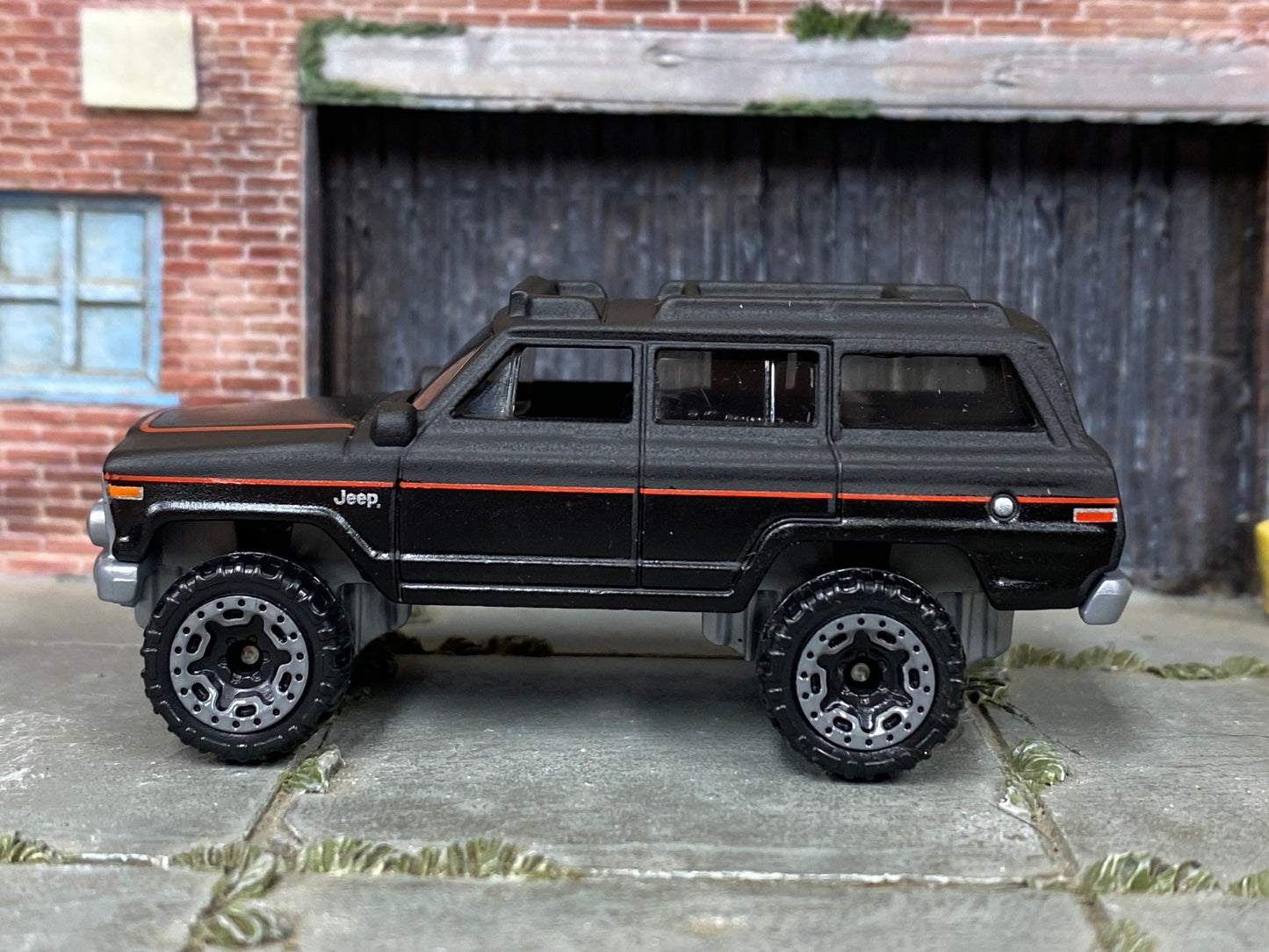 Loose Hot Wheels - 1988 Jeep Wagoneer - Satin Black and Red