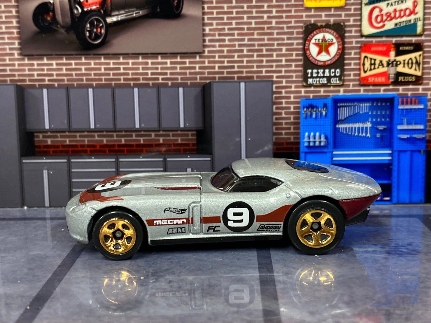 Loose Hot Wheels - Fast FeLion - Gray and Red 9