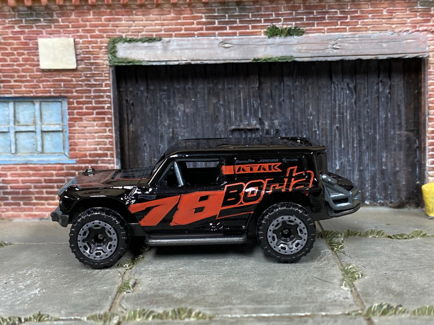 Loose Hot Wheels - Ford R 4×4 - Black and Red Borla