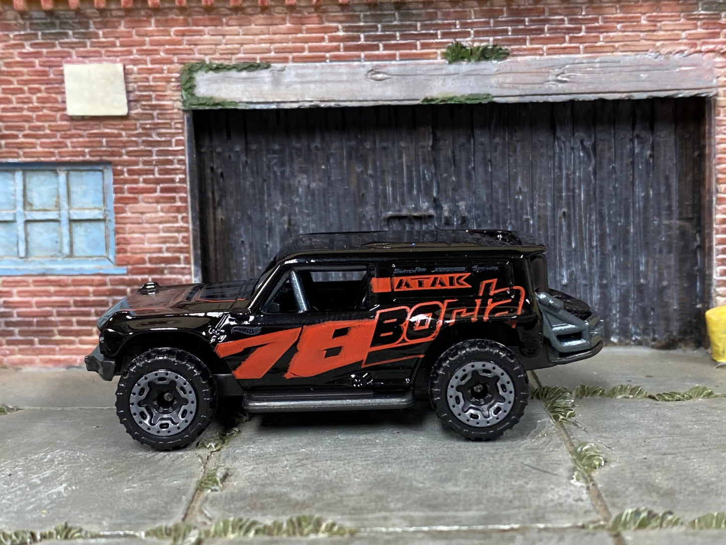 Loose Hot Wheels - Ford R 4×4 - Black and Red Borla