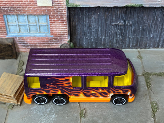 Loose Hot Wheels - GMC Motor Home - Purple and Orange with Flames