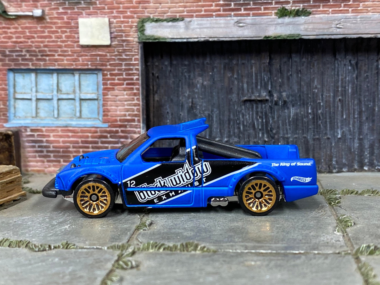 Loose Hot Wheels - Limited Grip Race Truck - Blue, Black and White