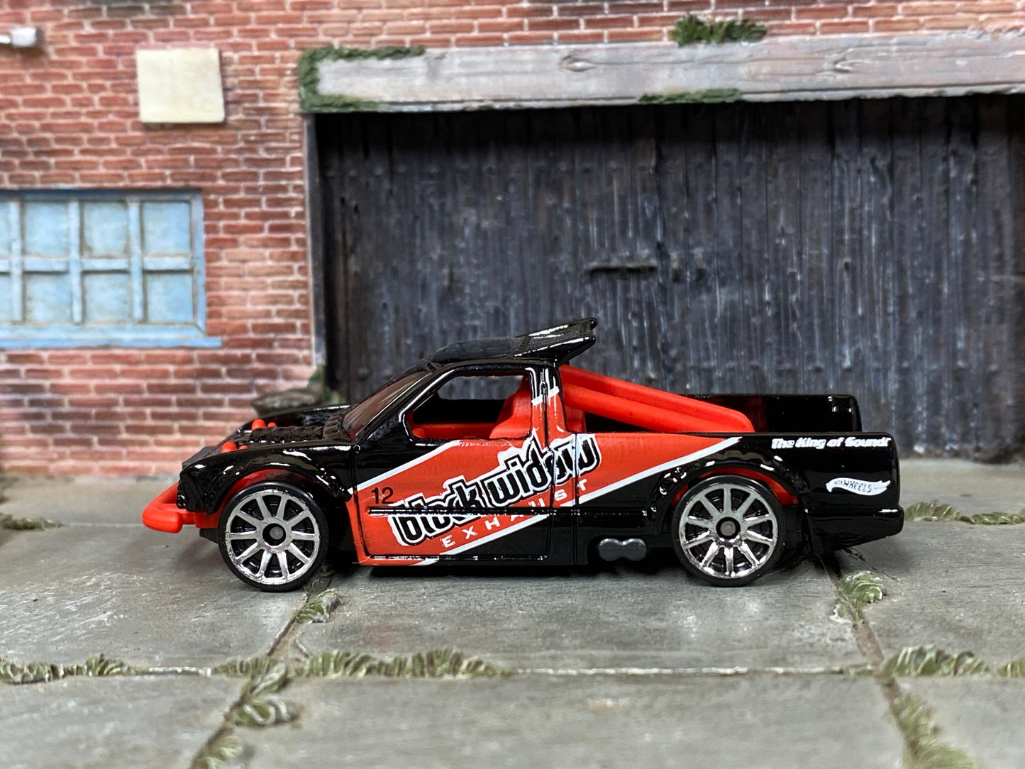 Loose Hot Wheels - Limited Grip Race Truck - Red and Black