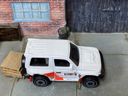 Loose Hot Wheels - Mitsubishi Pajero Evolution - White