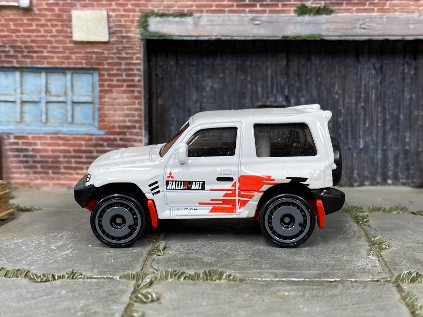 Loose Hot Wheels - Mitsubishi Pajero Evolution - White