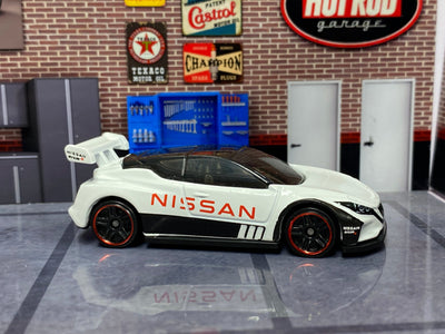 Loose Hot Wheels - Nissan Leaf Nismo RC02 - White and Black