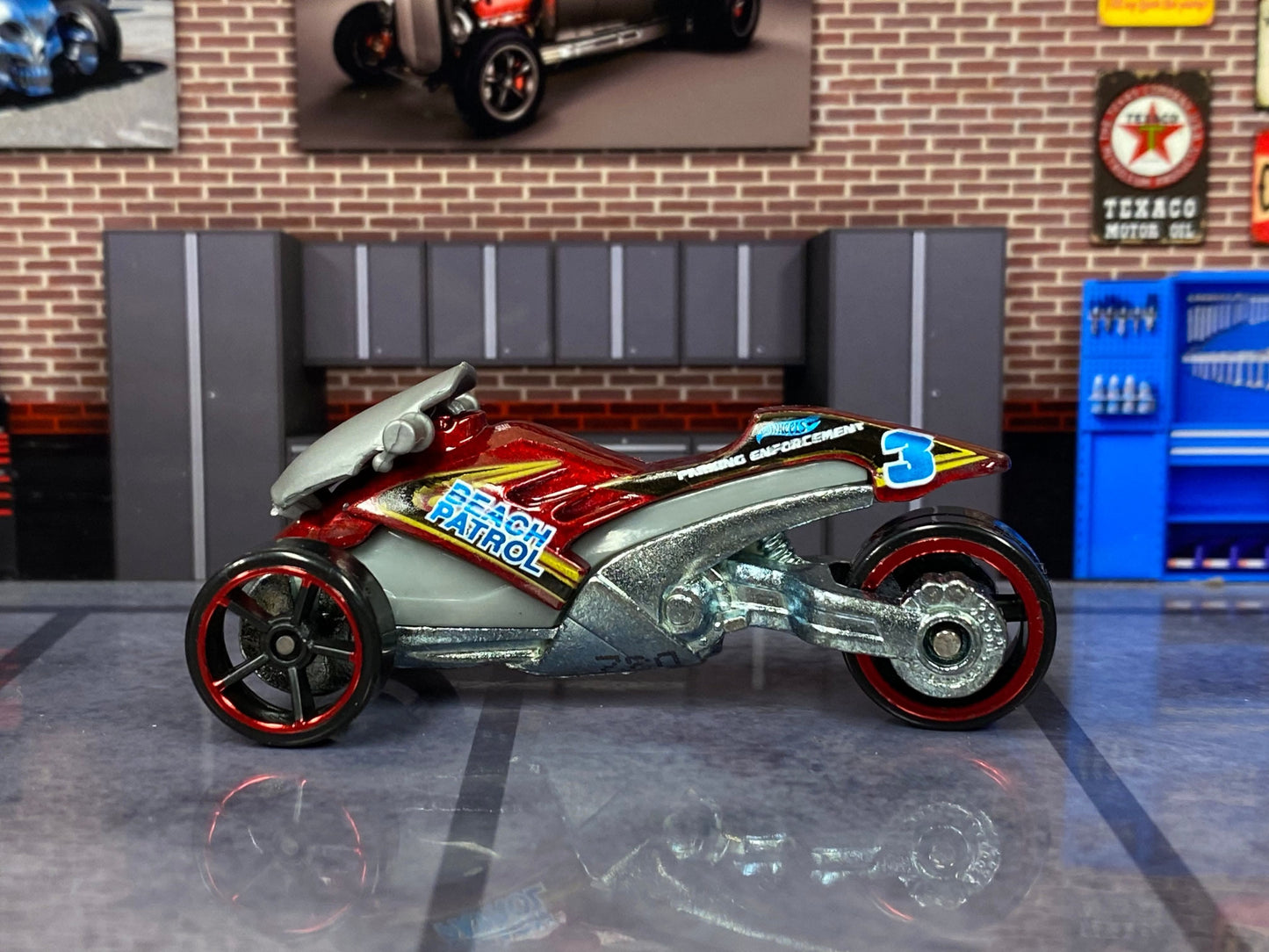 Loose Hot Wheels - Tri & Stop Me Trike - Red and Silver Beach Patrol