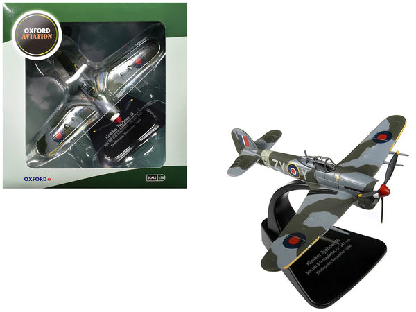 Hawker Typhoon Mk.IB Fighter-Bomber Aircraft "MP126 No.247 Squadron Gerald Stapleton RAF Eindhoven Holland" (1944) Royal Air Force "Oxford Aviation" Series 1/72 Diecast Model Airplane by Oxford Diecast