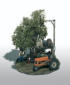 Woodland Scenics Tractor Pit Stop Mini Scene M112