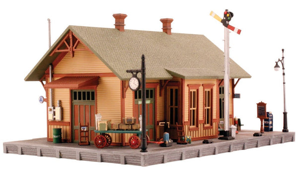 Woodland Scenics PF5207 Woodland Station N scale kit — assembled and painted platform-side view